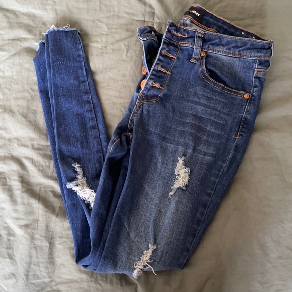 Ripped high waisted jeans